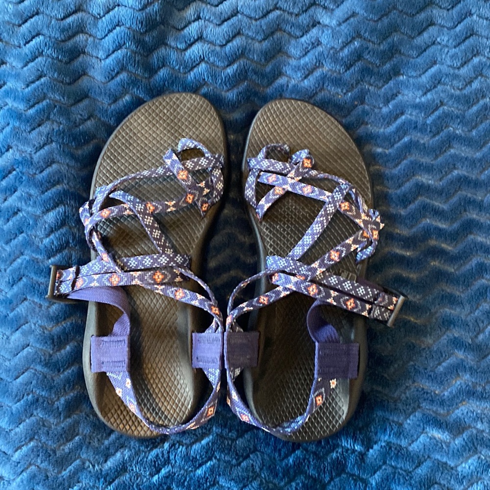 These are a size 9 Chaco sandals. Only worn 2 times.